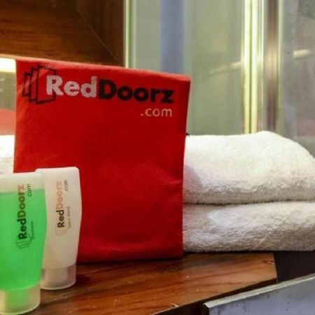 Reddoorz Near Pasar Turi Station Otel Kapasari Dış mekan fotoğraf