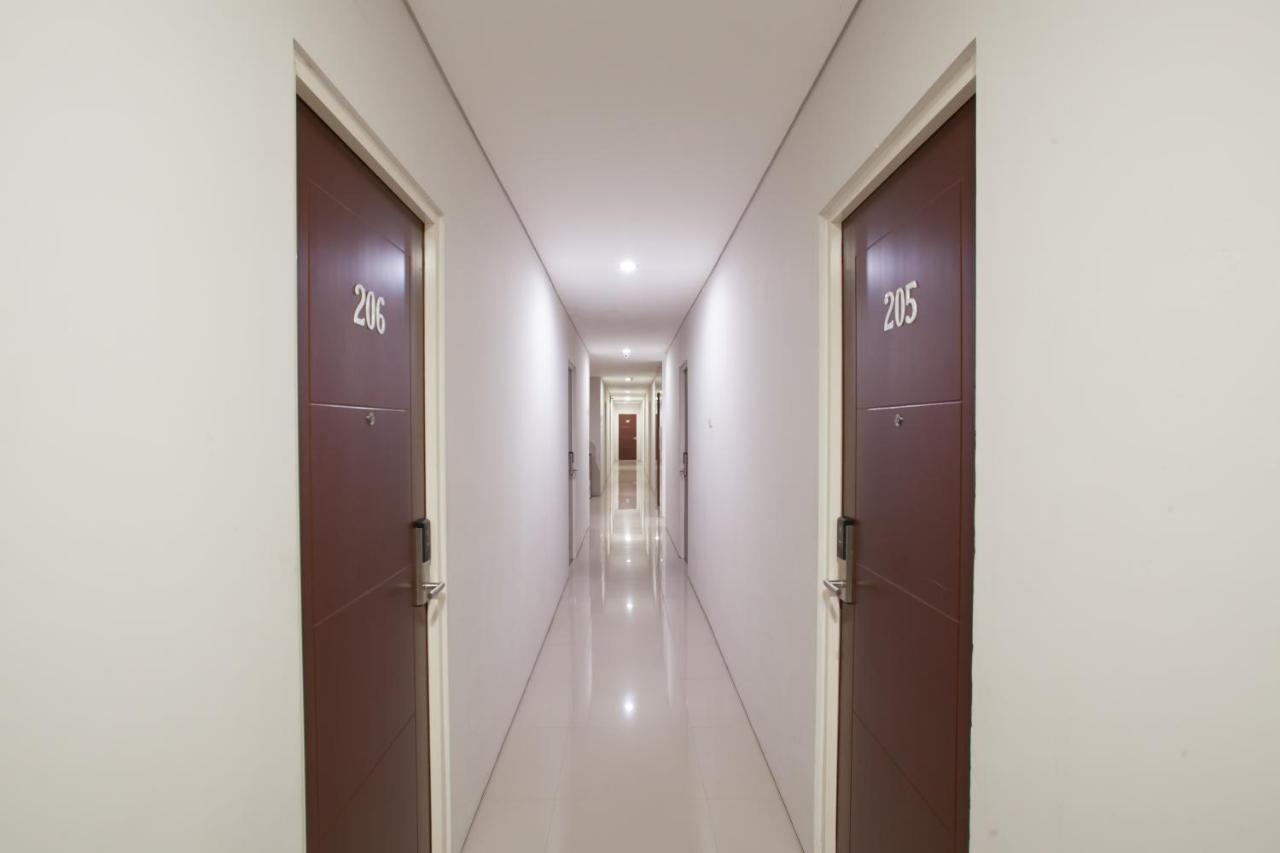 Reddoorz Near Pasar Turi Station Otel Kapasari Dış mekan fotoğraf