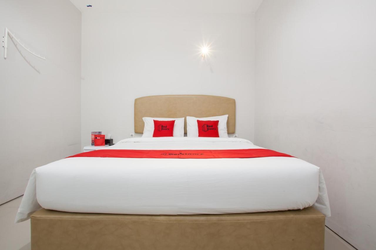 Reddoorz Near Pasar Turi Station Otel Kapasari Dış mekan fotoğraf