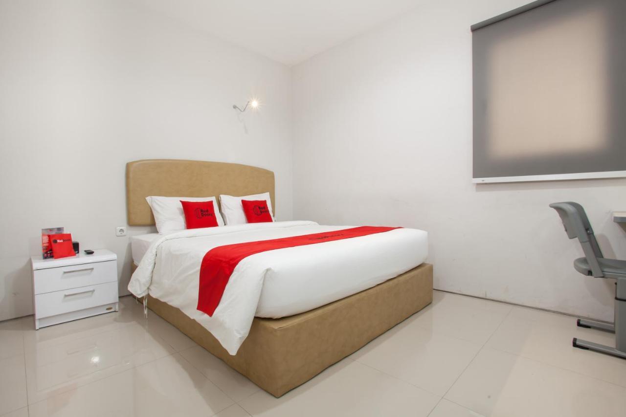 Reddoorz Near Pasar Turi Station Otel Kapasari Dış mekan fotoğraf