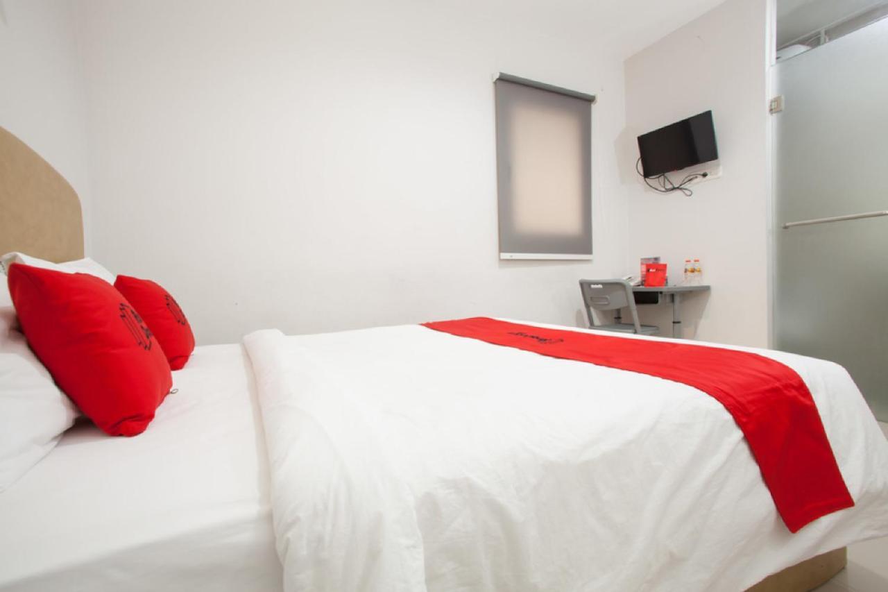 Reddoorz Near Pasar Turi Station Otel Kapasari Dış mekan fotoğraf