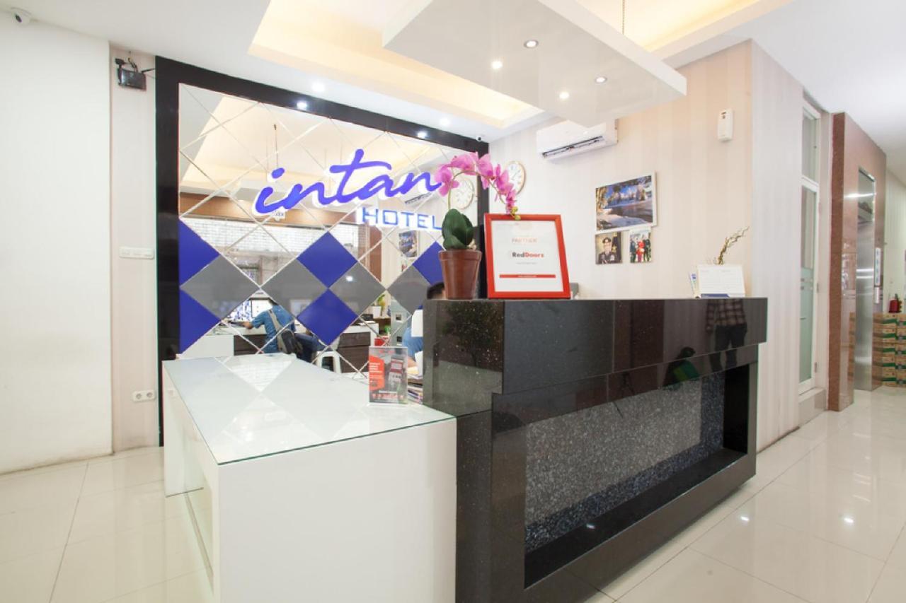 Reddoorz Near Pasar Turi Station Otel Kapasari Dış mekan fotoğraf