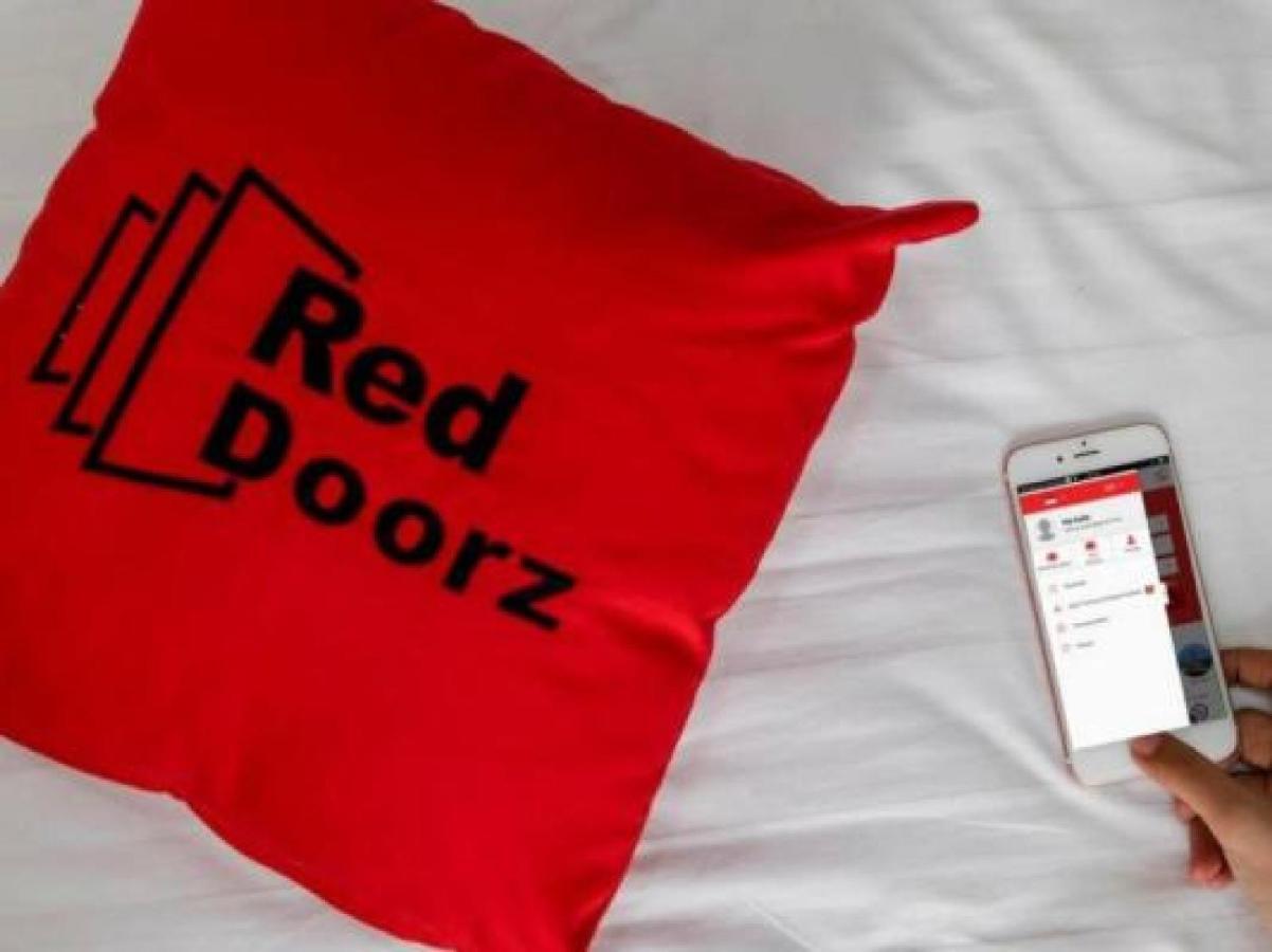 Reddoorz Near Pasar Turi Station Otel Kapasari Dış mekan fotoğraf