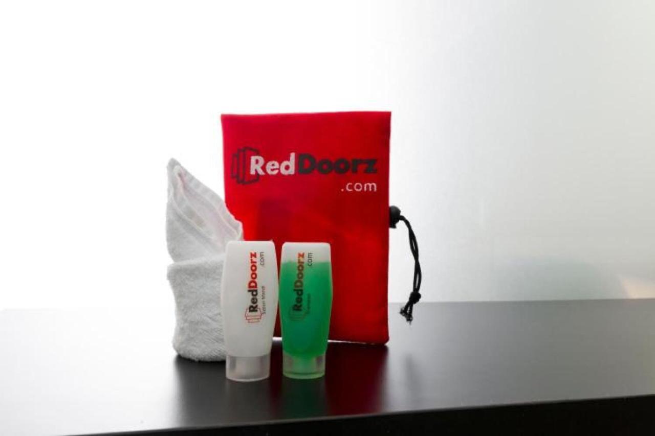 Reddoorz Near Pasar Turi Station Otel Kapasari Dış mekan fotoğraf