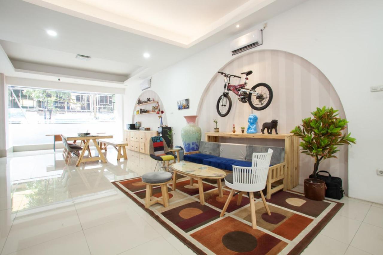 Reddoorz Near Pasar Turi Station Otel Kapasari Dış mekan fotoğraf
